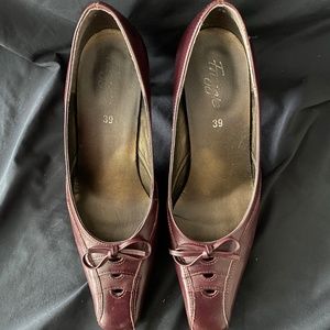 Froggie: Red-ish Brown Heels Size 39